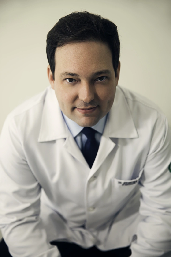 Dr. Alexandre Guillen - Dentista em Marília
